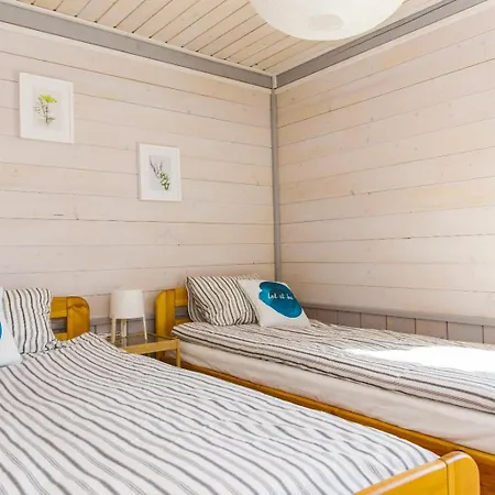 Dom wakacyjny Surf Habenda Z Sauna Ogrodowa